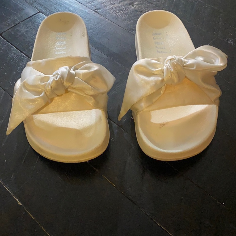 Gently by Rihanna Puma slides